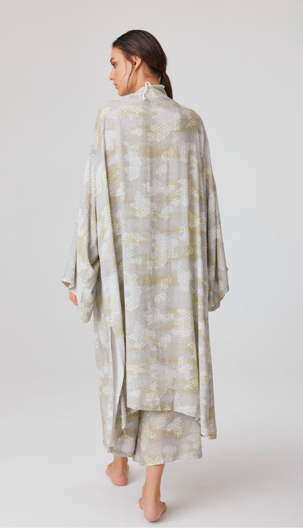Vegan silk kimono